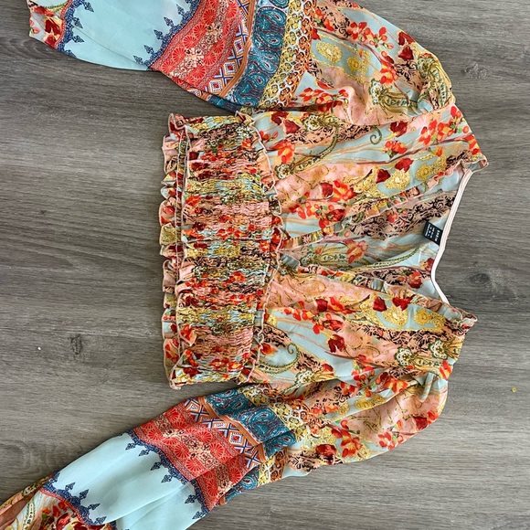 Cute going out top! Synchs waist, the perfect cleavage amount & support & colors - Picture 1 of 3